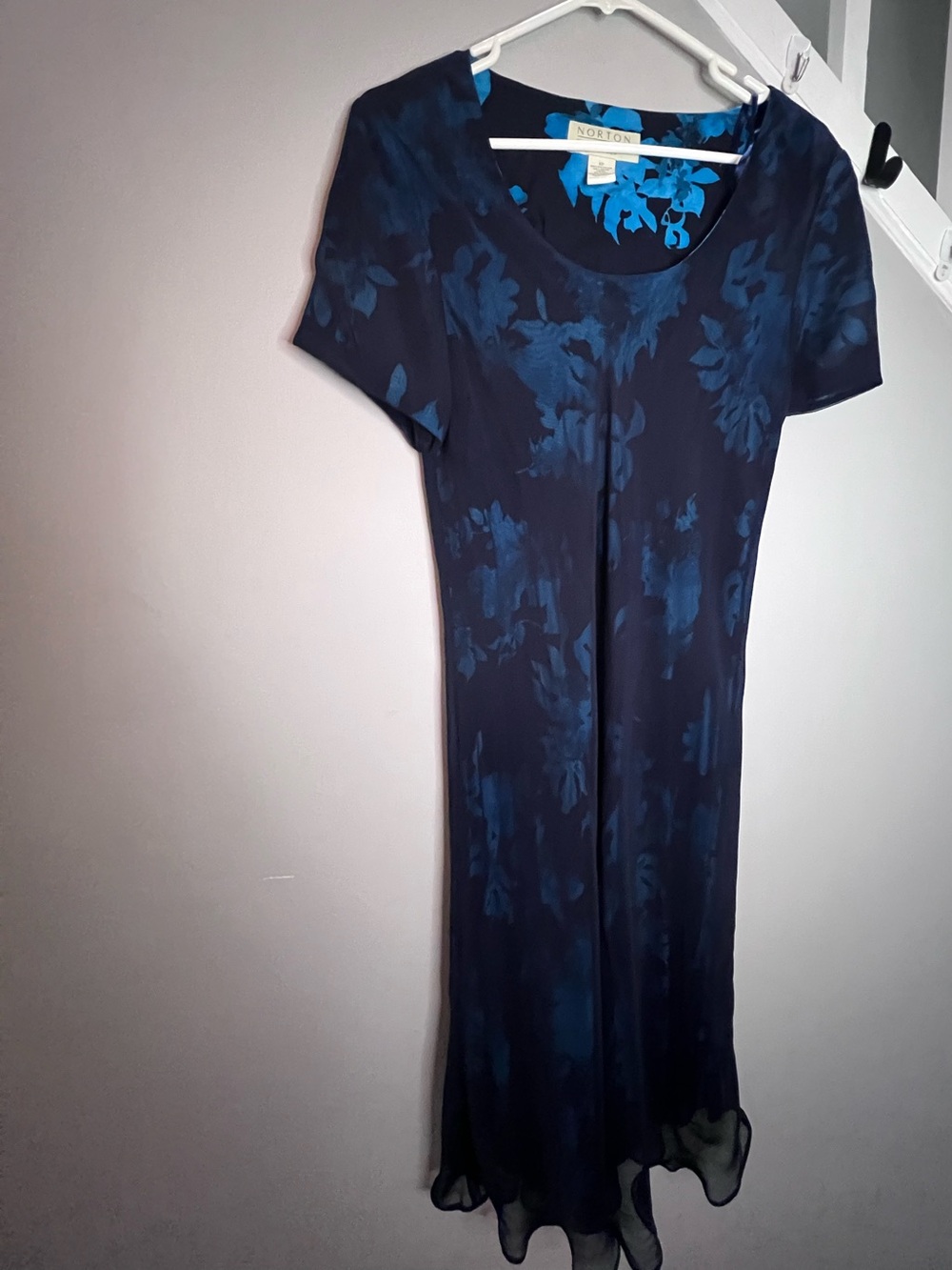 026: Norton McNaughton Navy Floral Scoop Neck Midi Dress